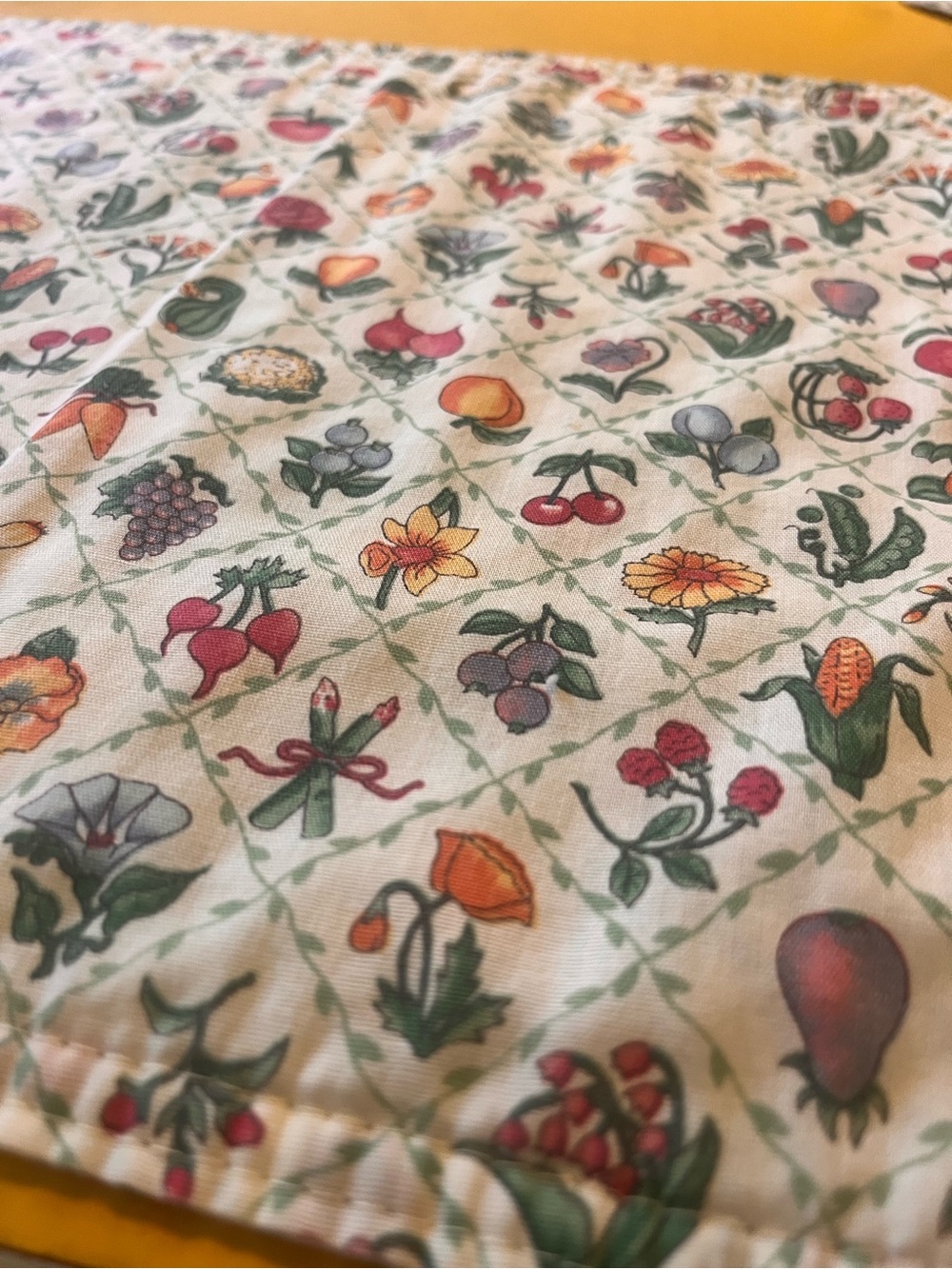 Vintage 80’s Floral and Vegetal Placemats - Set of 4